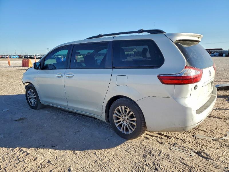 2017 Toyota Sienna xle Premium 8-passenger