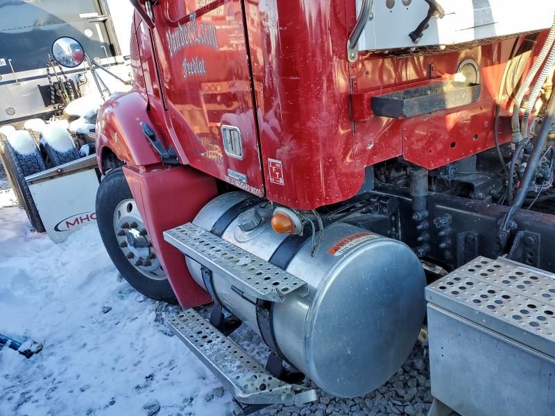 2007 Freightliner Columbia 120 Semi Truck