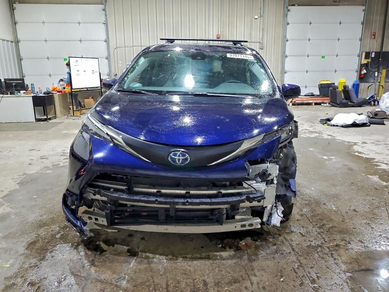 2025 Toyota Sienna le