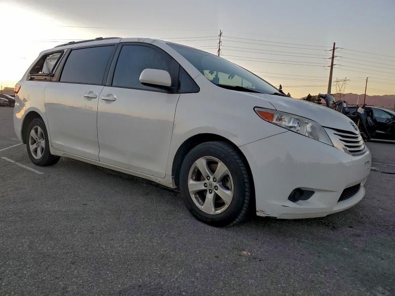 2015 Toyota Sienna le