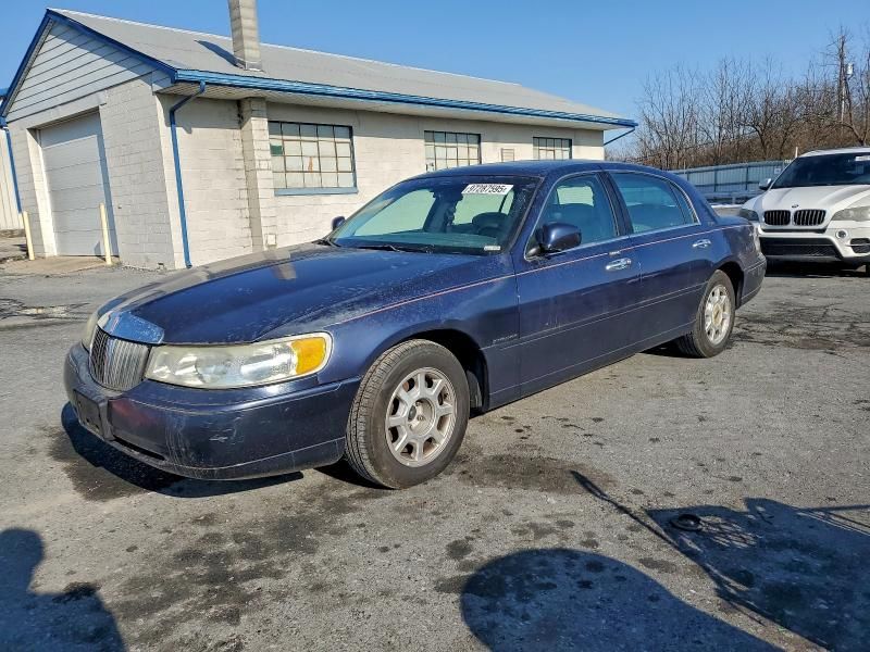 2002 Lincoln Town car Signature