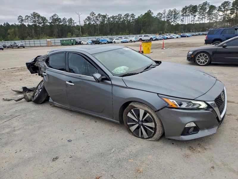 2020 Nissan Altima sv