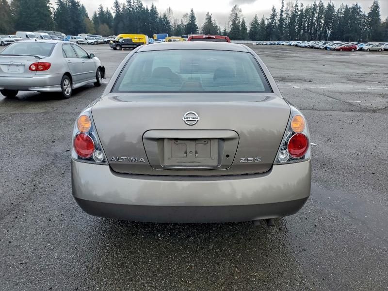 2004 Nissan Altima Base