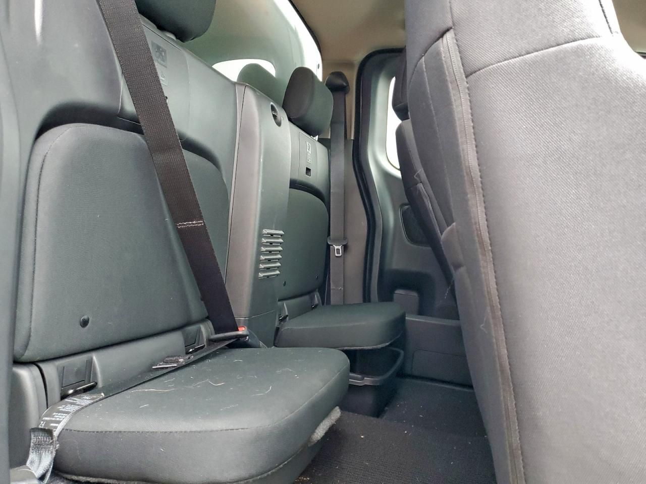 2025 Nissan Frontier s