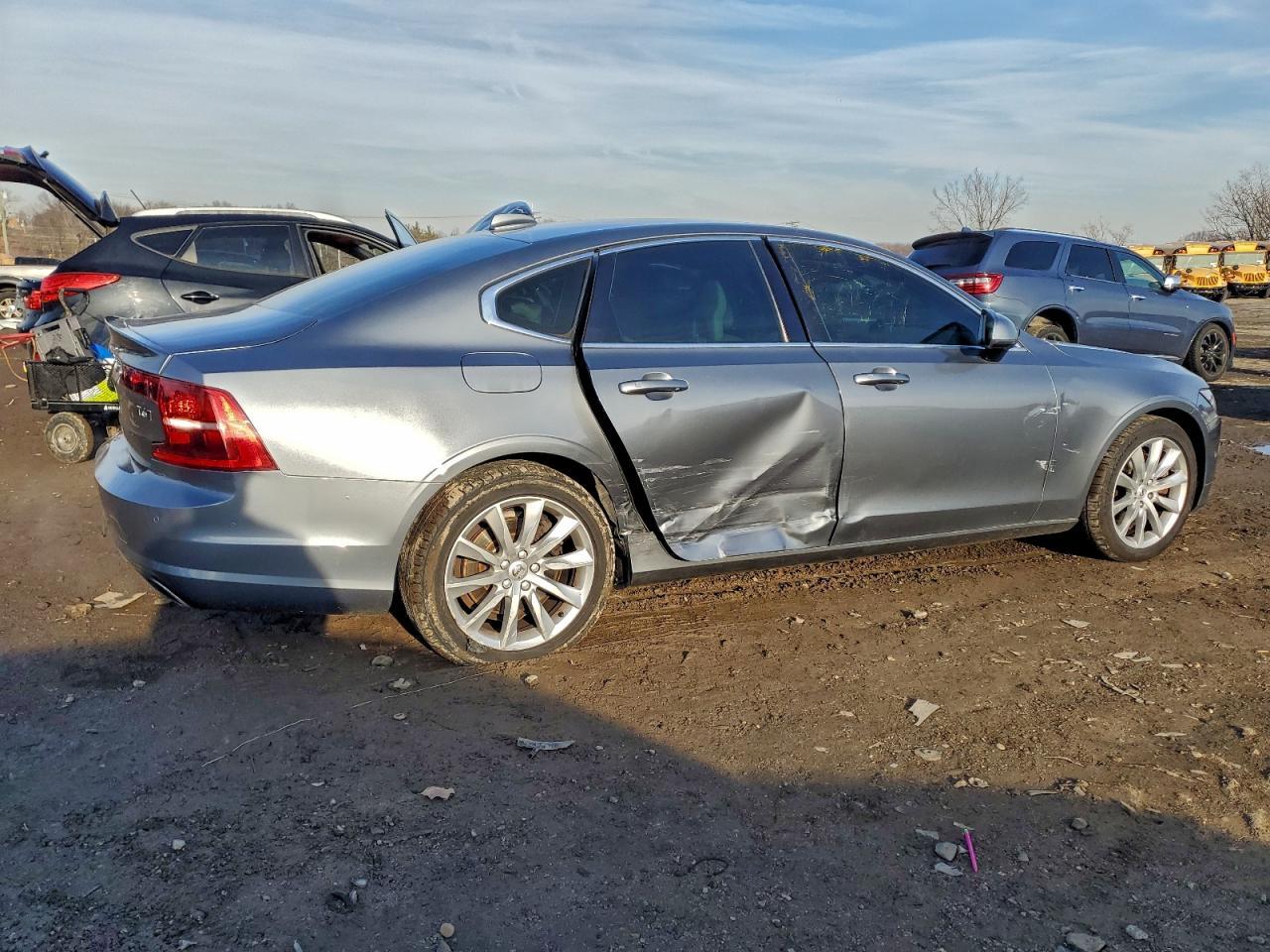 2017 Volvo S90 T6 Momentum