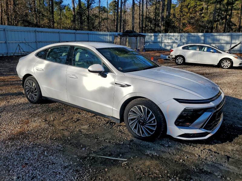 2024 Hyundai Sonata Hybrid