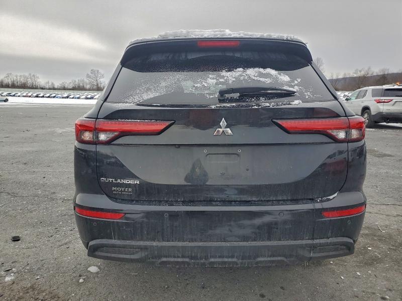 2022 Mitsubishi Outlander es