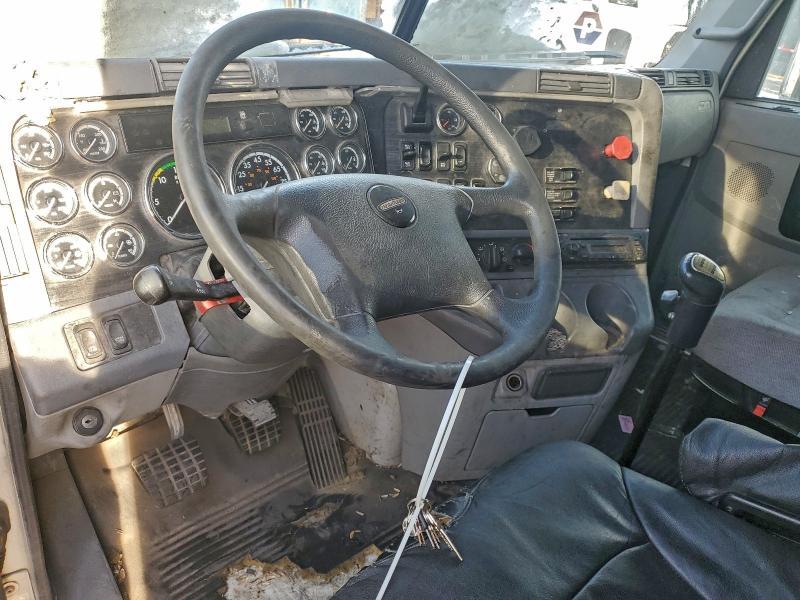 2013 Freightliner Columbia Semi Truck