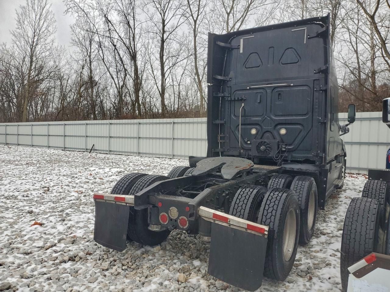 2018 Freightliner Cascadia 126 Semi Truck