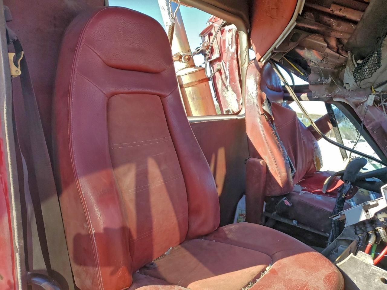 2004 Freightliner Columbia 120 Semi Truck