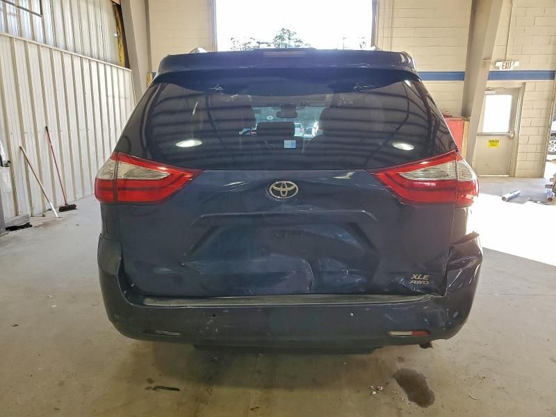 2018 Toyota Sienna xle