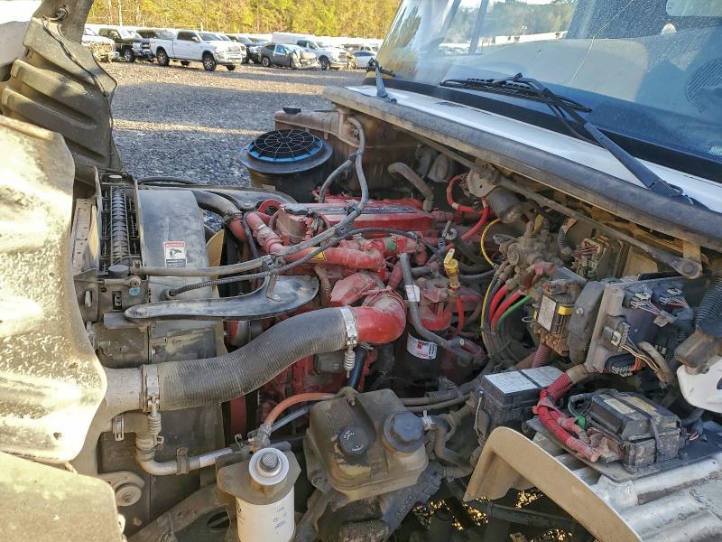 2017 Freigliner 2017 Freightliner Business Class M2 BOX Truck