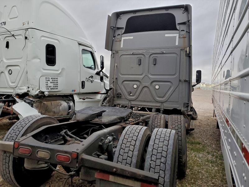 2021 Freigliner 2021 Freightliner Cascadia 126 Semi Truck