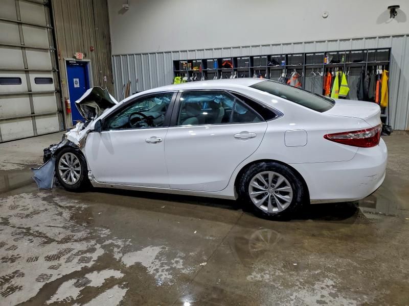 2016 Toyota Camry le