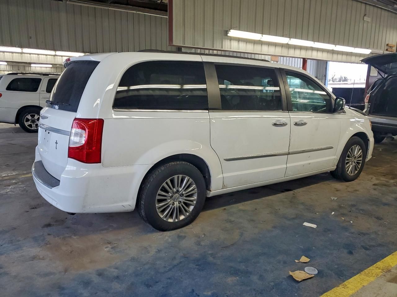 2014 Chrysler Town & Country Touring l