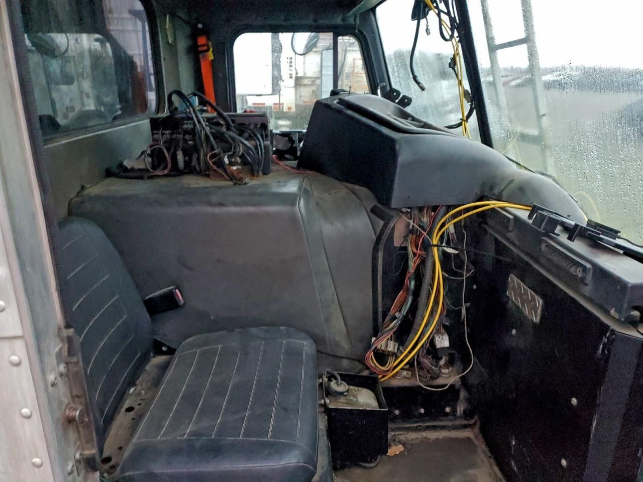 2007 Peterbilt 320 Refuse Truck