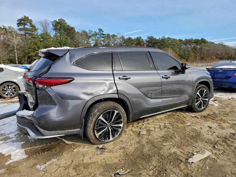 2022 Toyota Highlander xse