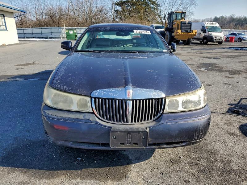 2002 Lincoln Town car Signature