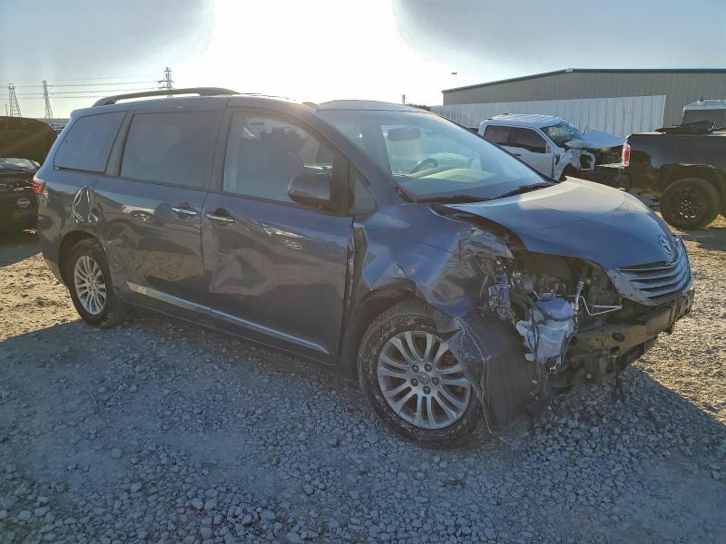 2017 Toyota Sienna xle 8-passenger