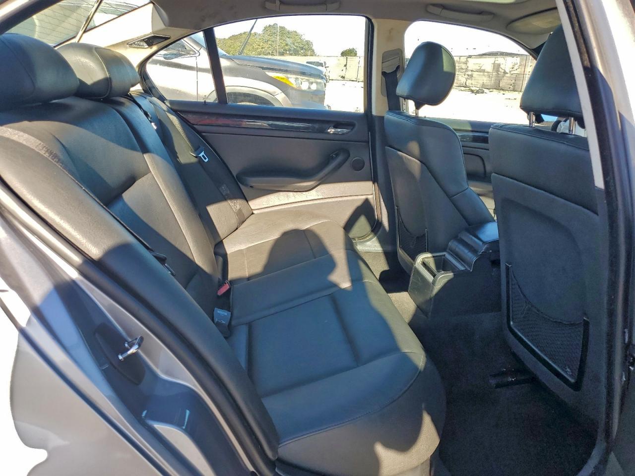 2004 BMW 325 i