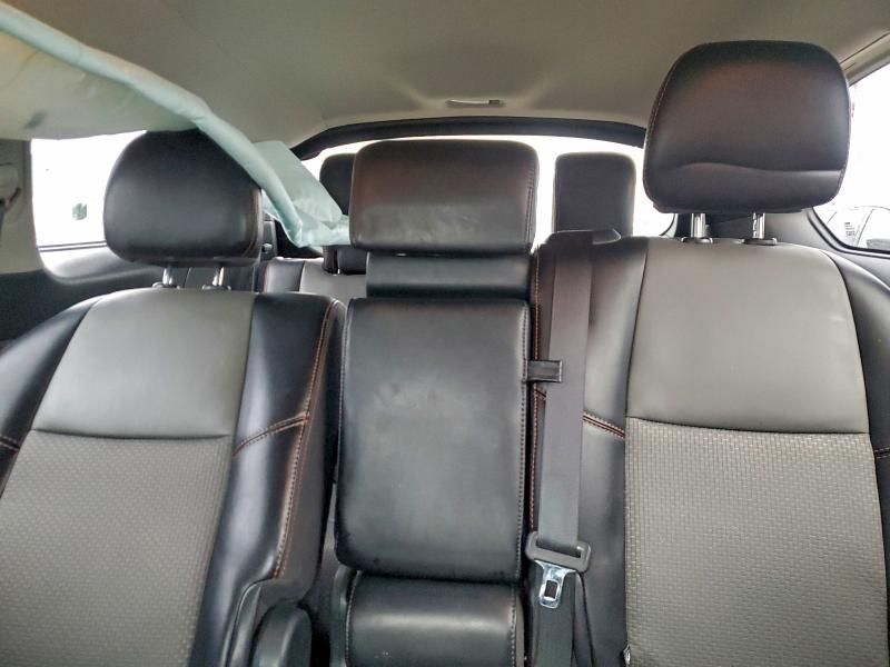 2020 Nissan Pathfinder sv