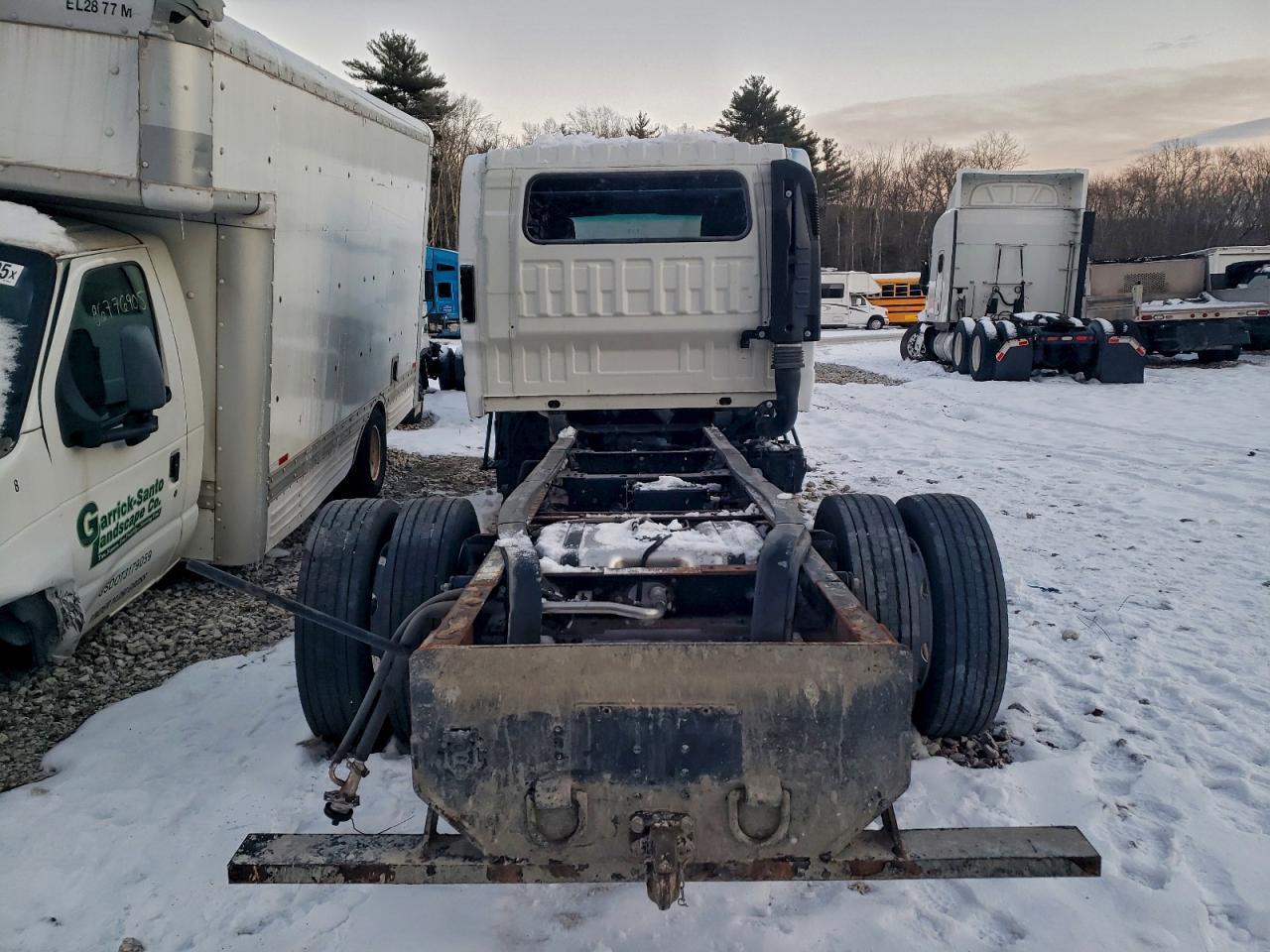 2022 Isuzu NRR Truck Cab AND Chassis