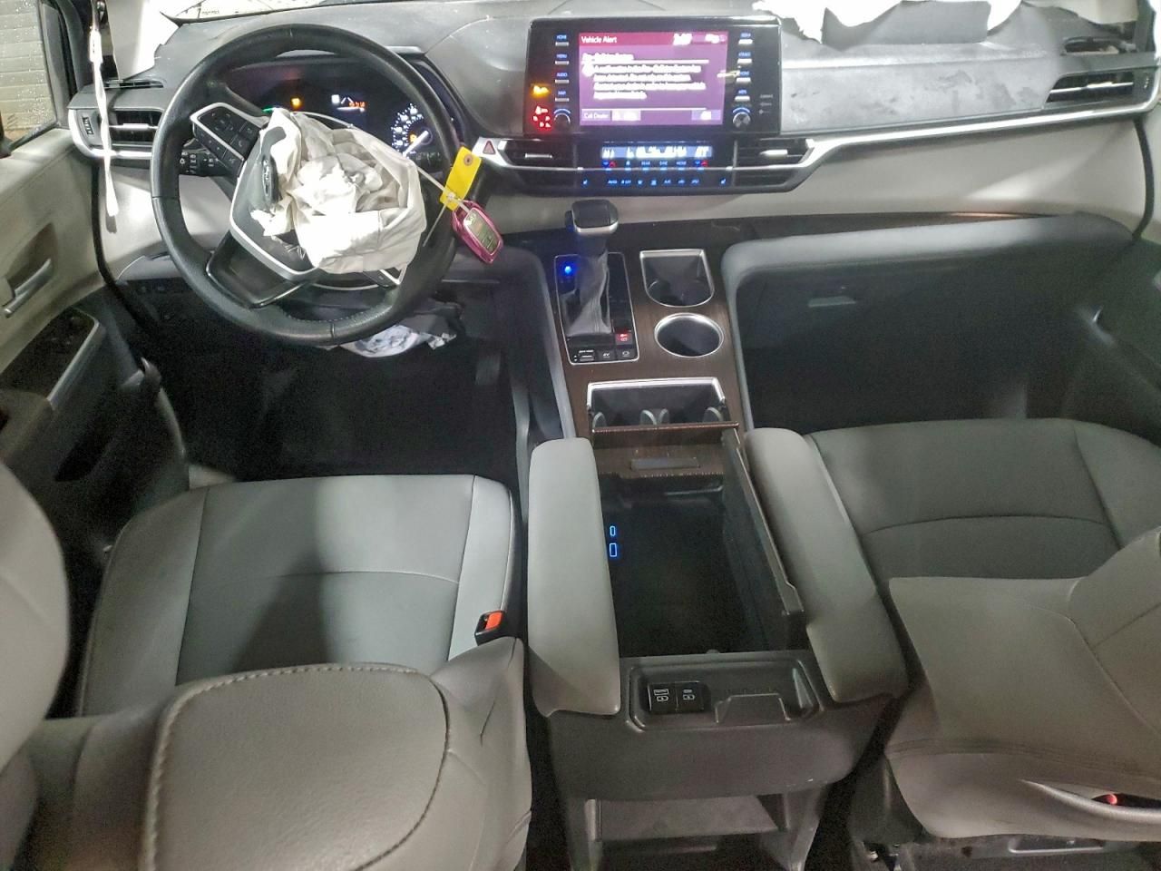 2023 Toyota Sienna xle