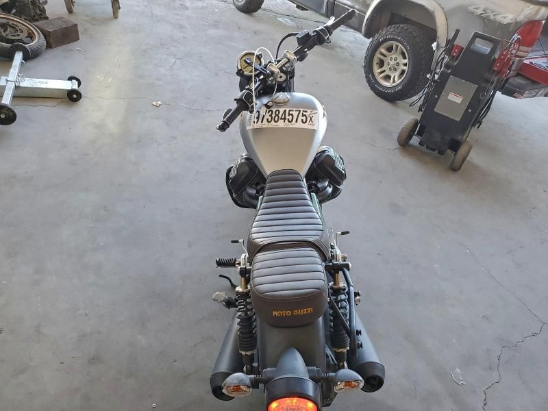 2021 Moto Guzzi V9 Bobber