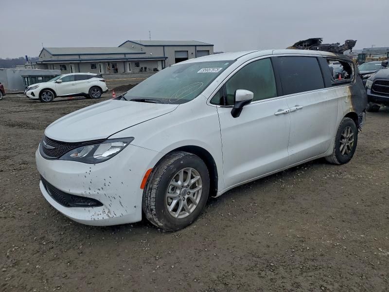 2023 Chrysler Voyager lx