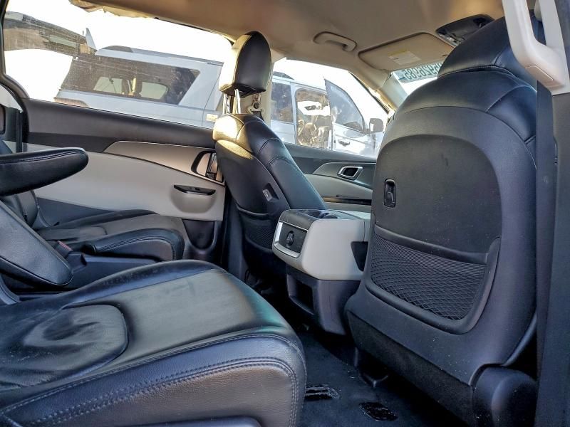 2022 KIA Carnival lx