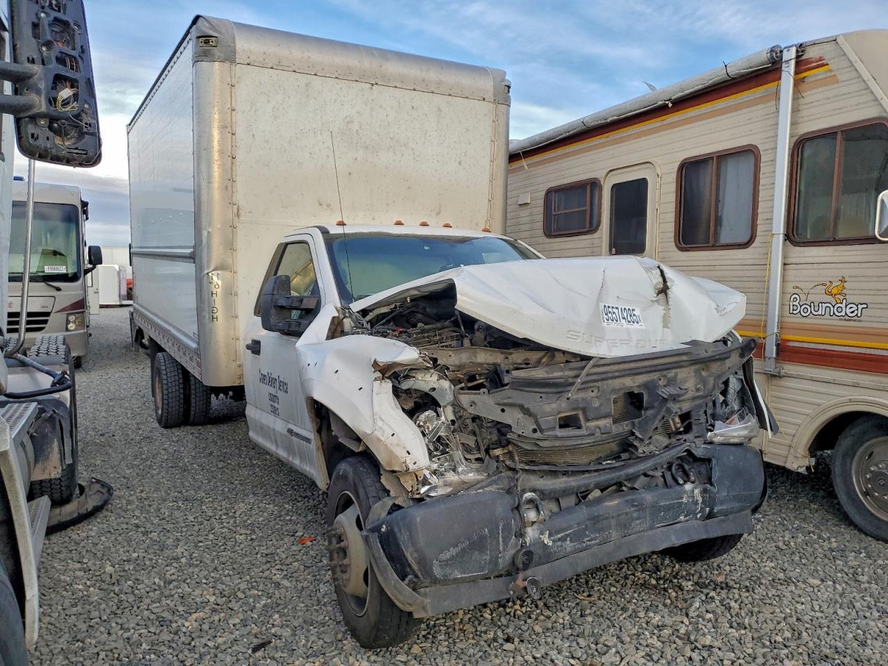 2018 Ford F450 Super Duty BOX Truck