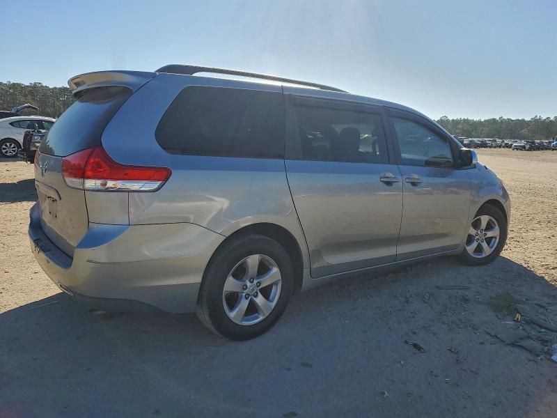 2011 Toyota Sienna le