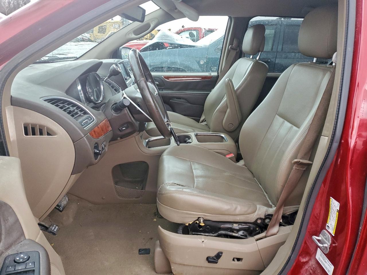 2014 Chrysler Town & Country Touring l
