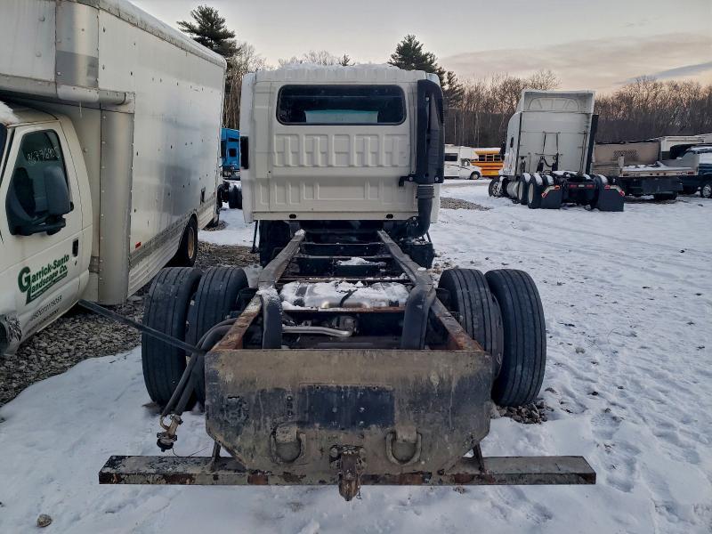 2022 Isuzu NRR Truck Cab AND Chassis