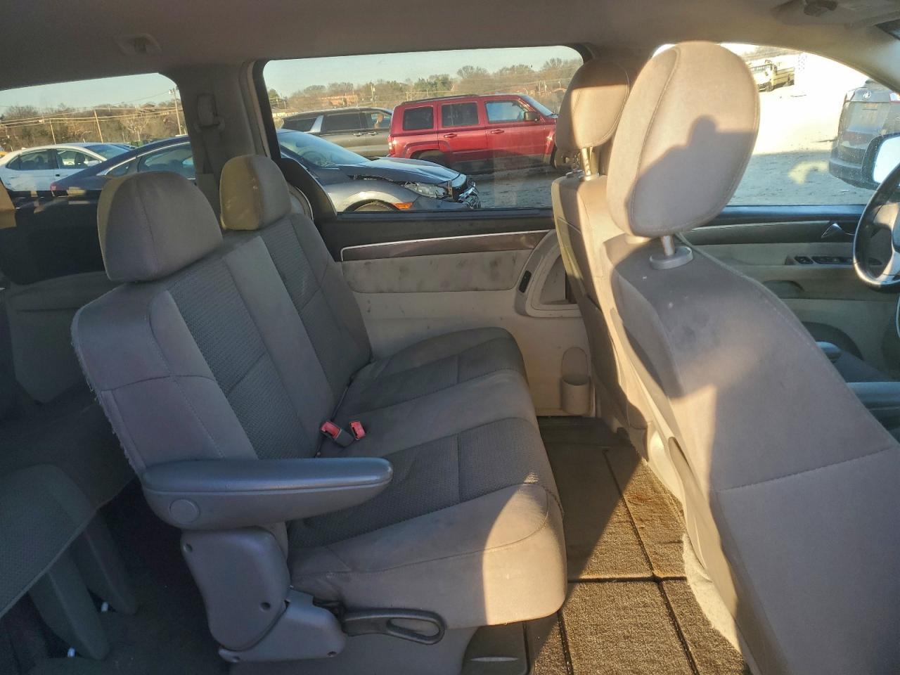 2009 Volkswagen Routan s