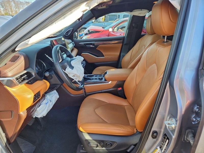 2022 Toyota Highlander Platinum