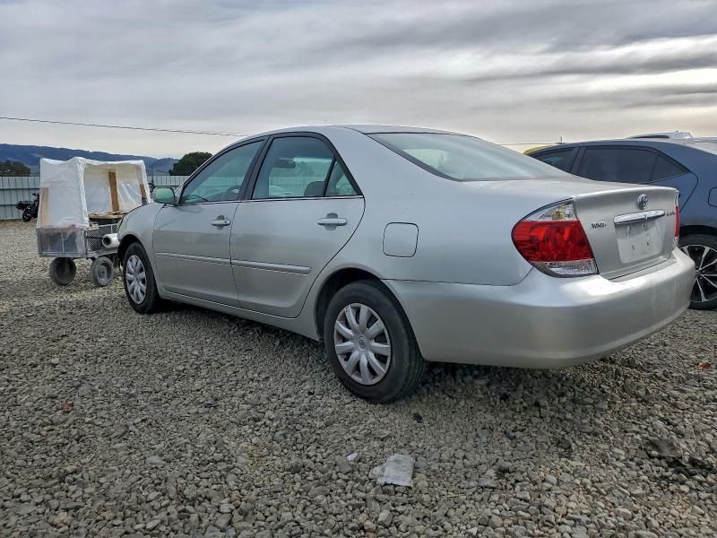 2005 Toyota Camry le