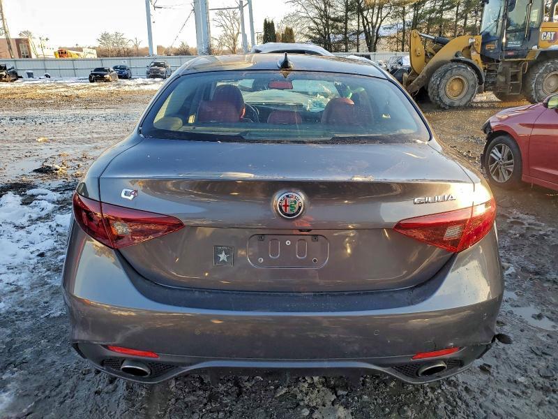2018 Alfa Romeo Giulia ti Q4