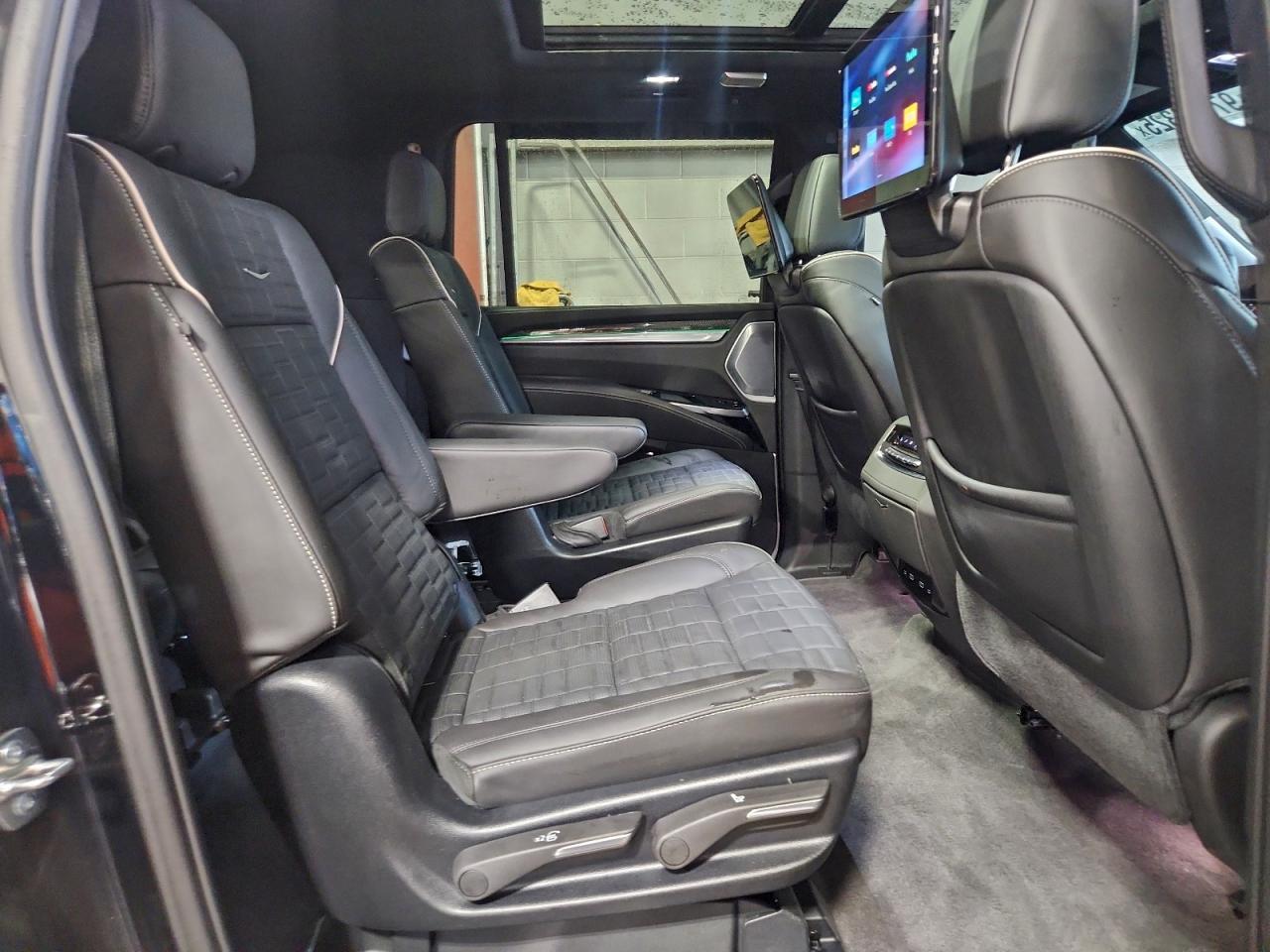2025 Cadillac Escalade v esv