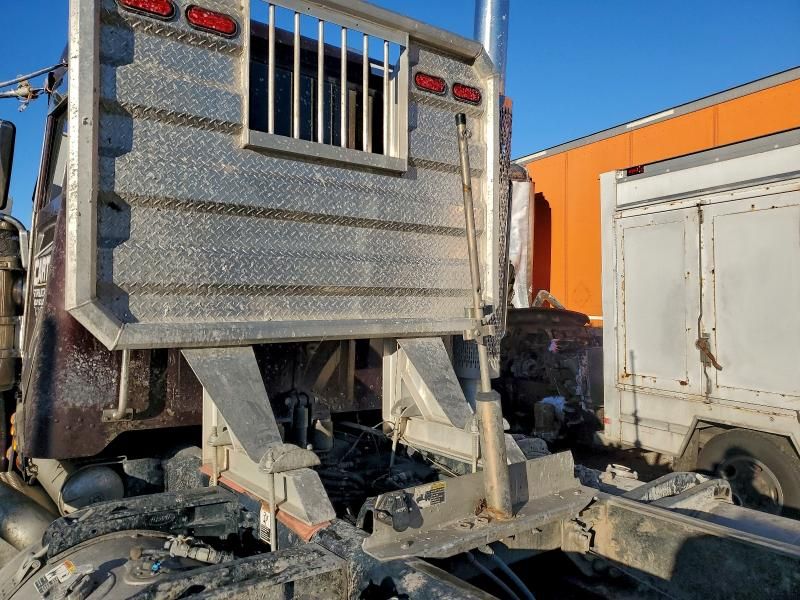 2024 Peterbilt 389 Semi Truck