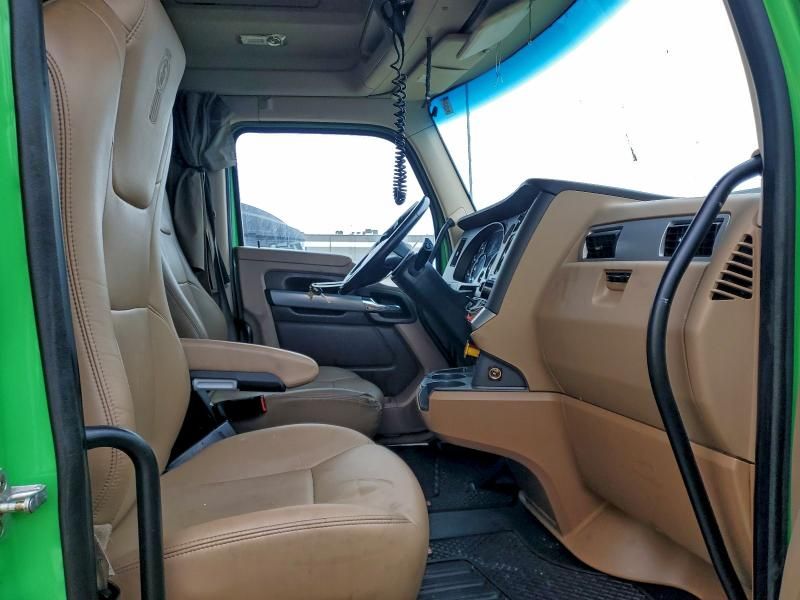 2022 Kenworth T680 Semi Truck