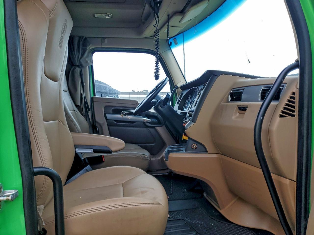 2022 Kenworth T680 Semi Truck