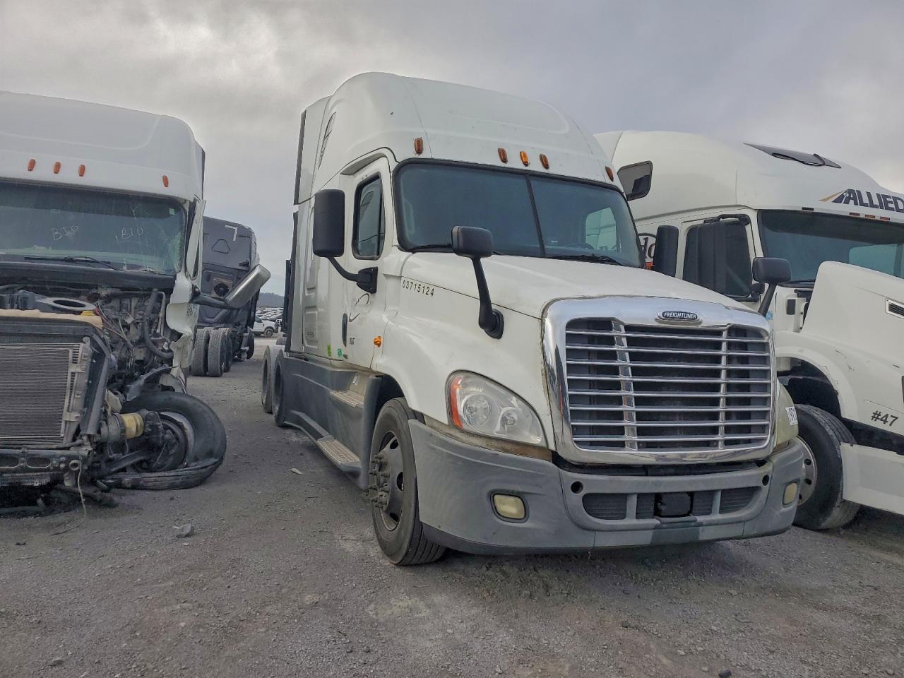 2015 Freightliner Cascadia Semi Truck