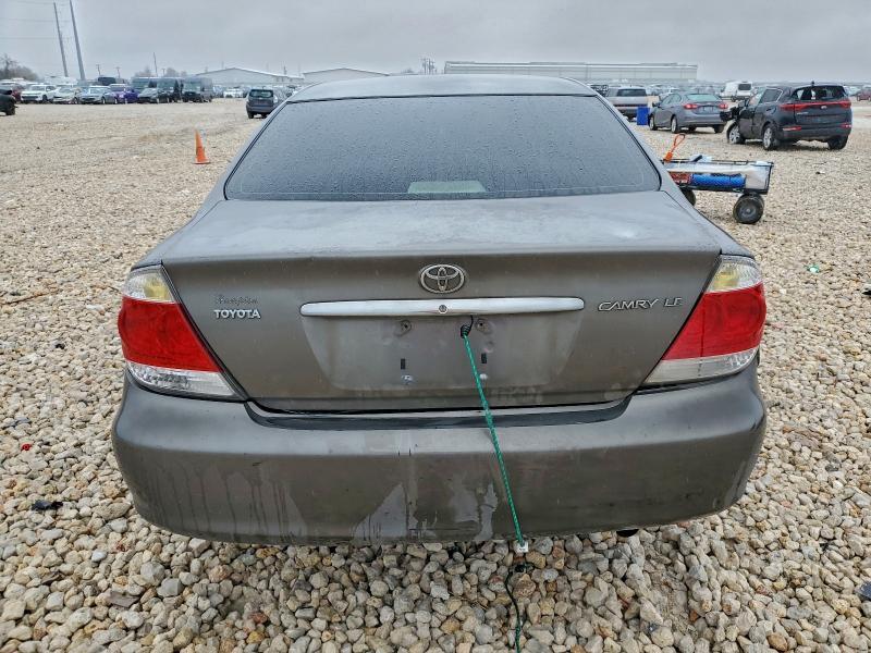 2005 Toyota Camry le