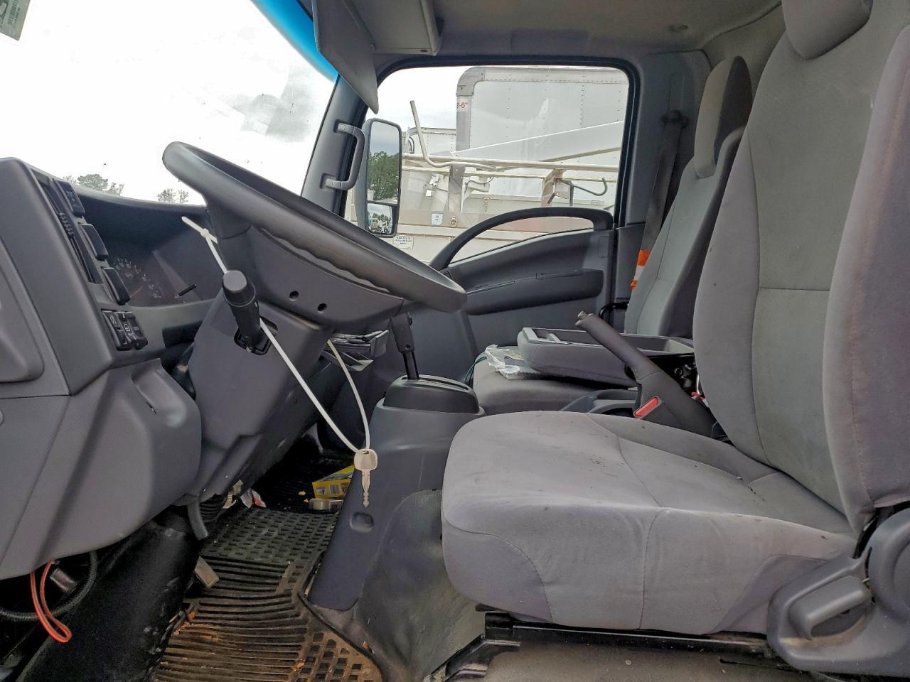 2022 Isuzu NRR BOX Truck