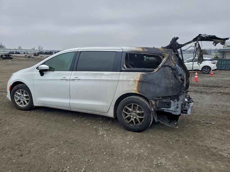 2023 Chrysler Voyager lx