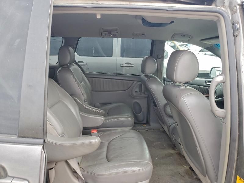 2005 Toyota Sienna xle