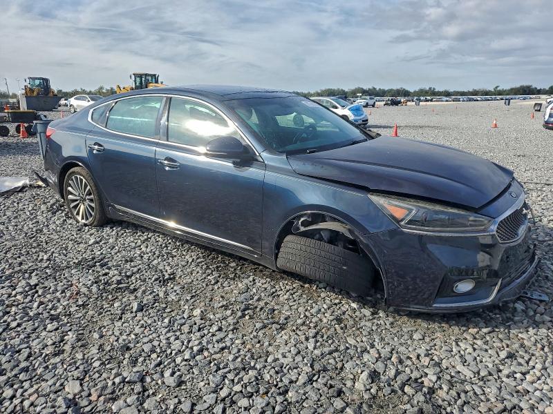 2017 KIA Cadenza Premium