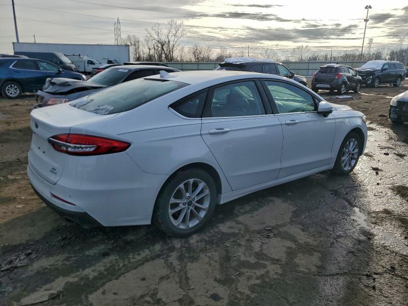 2020 Ford Fusion se