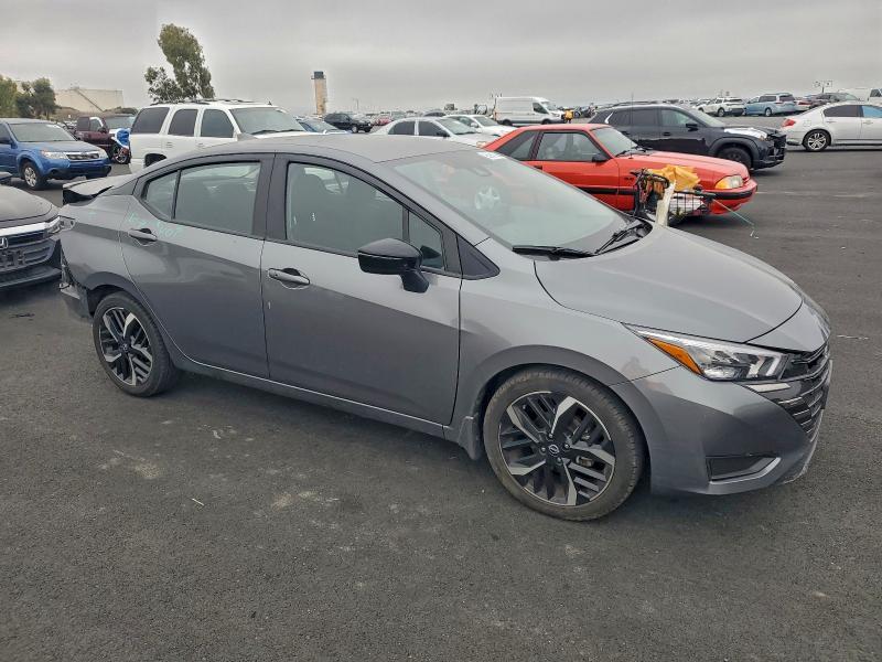 2023 Nissan Versa sr